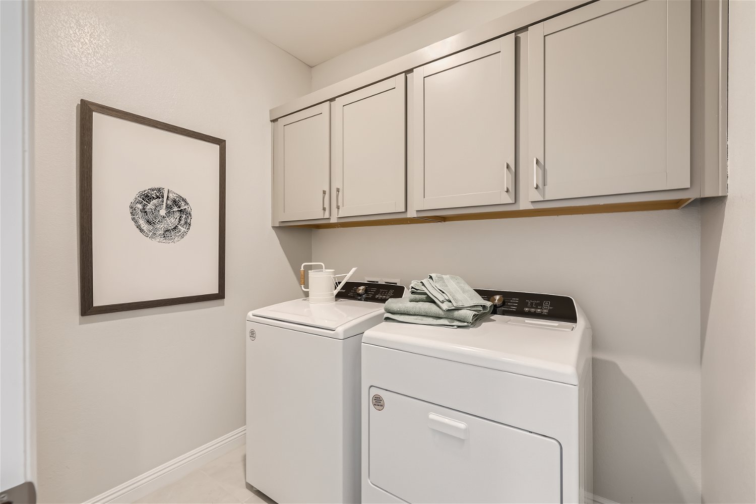 A kitchen with white cabinets.