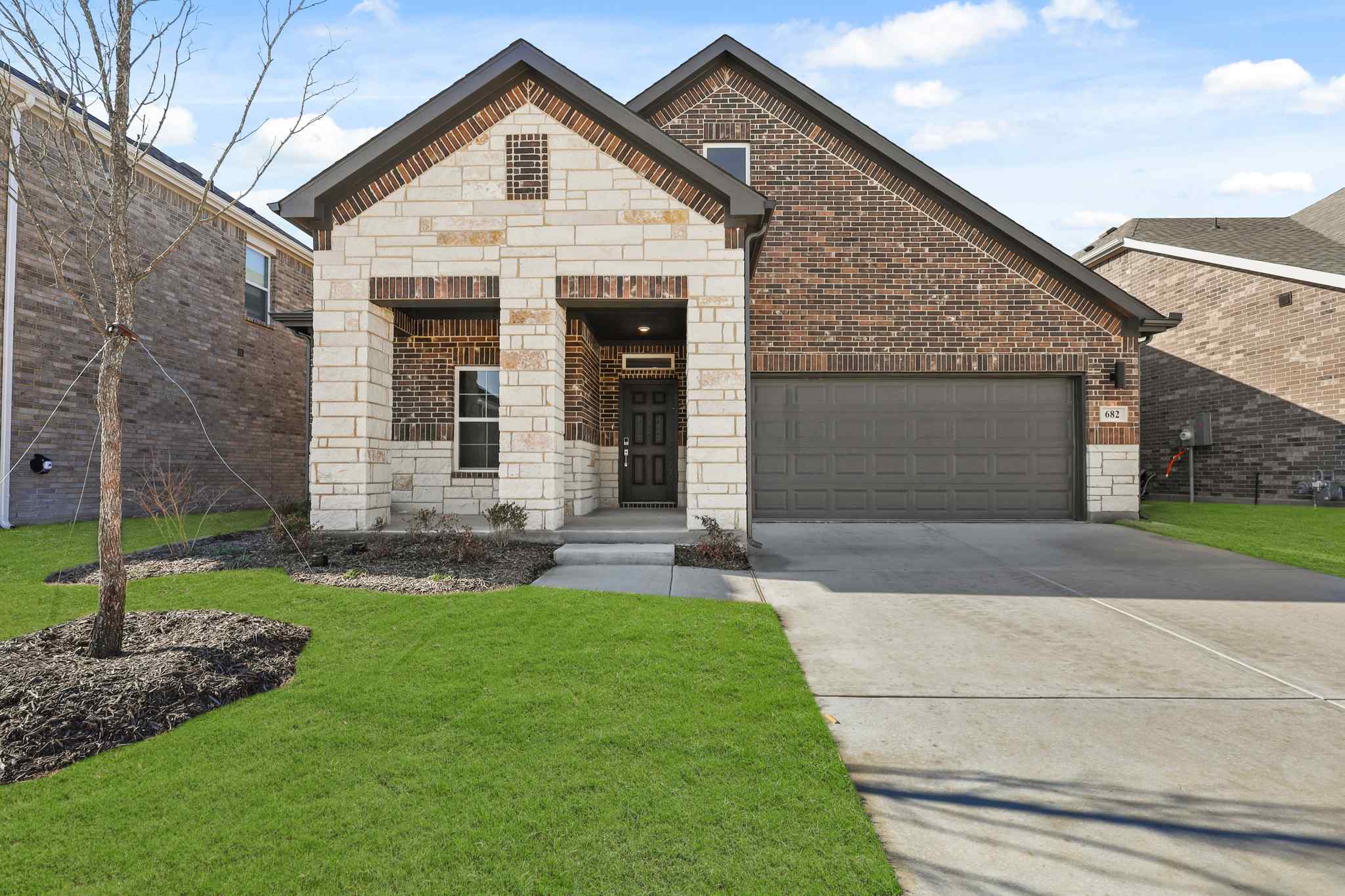 2M45 682 SCARLETT STREET