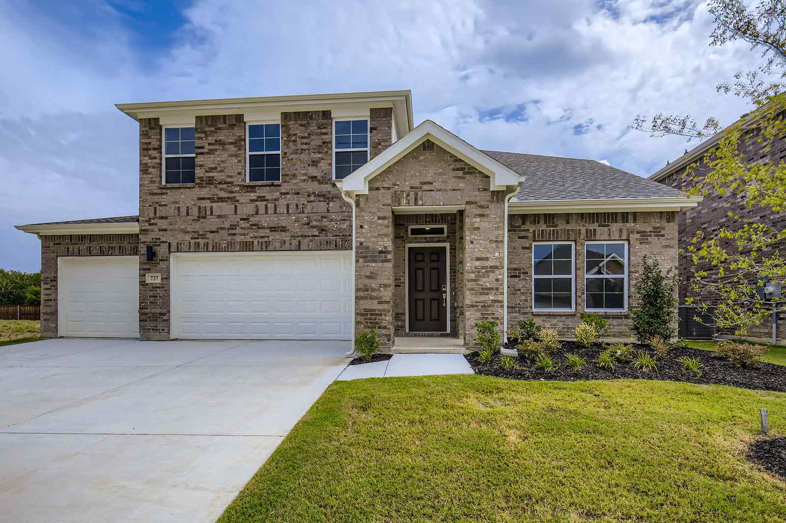 5BNN10 737 VINEYARD WAY