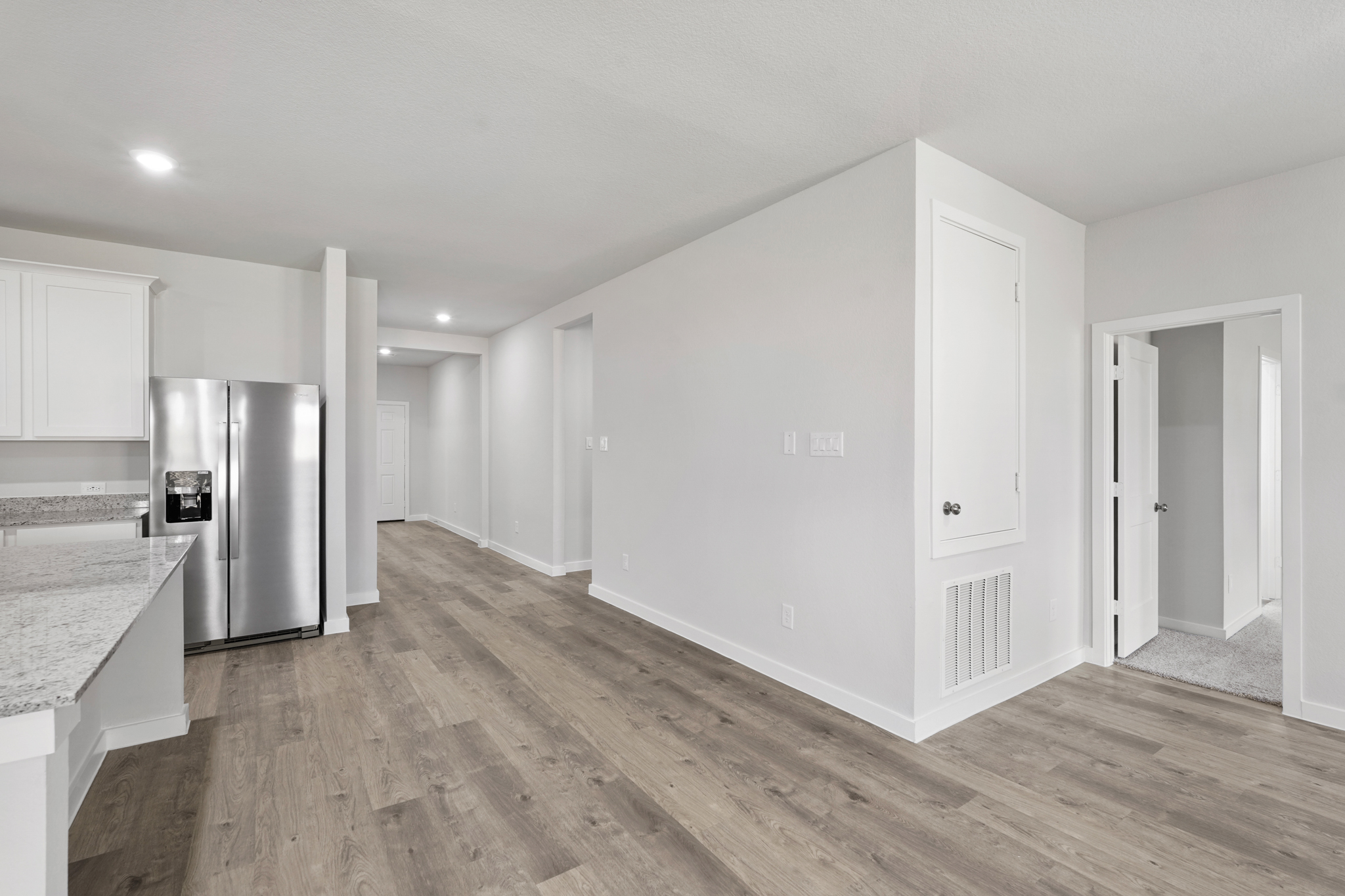 A kitchen with white cabinets.