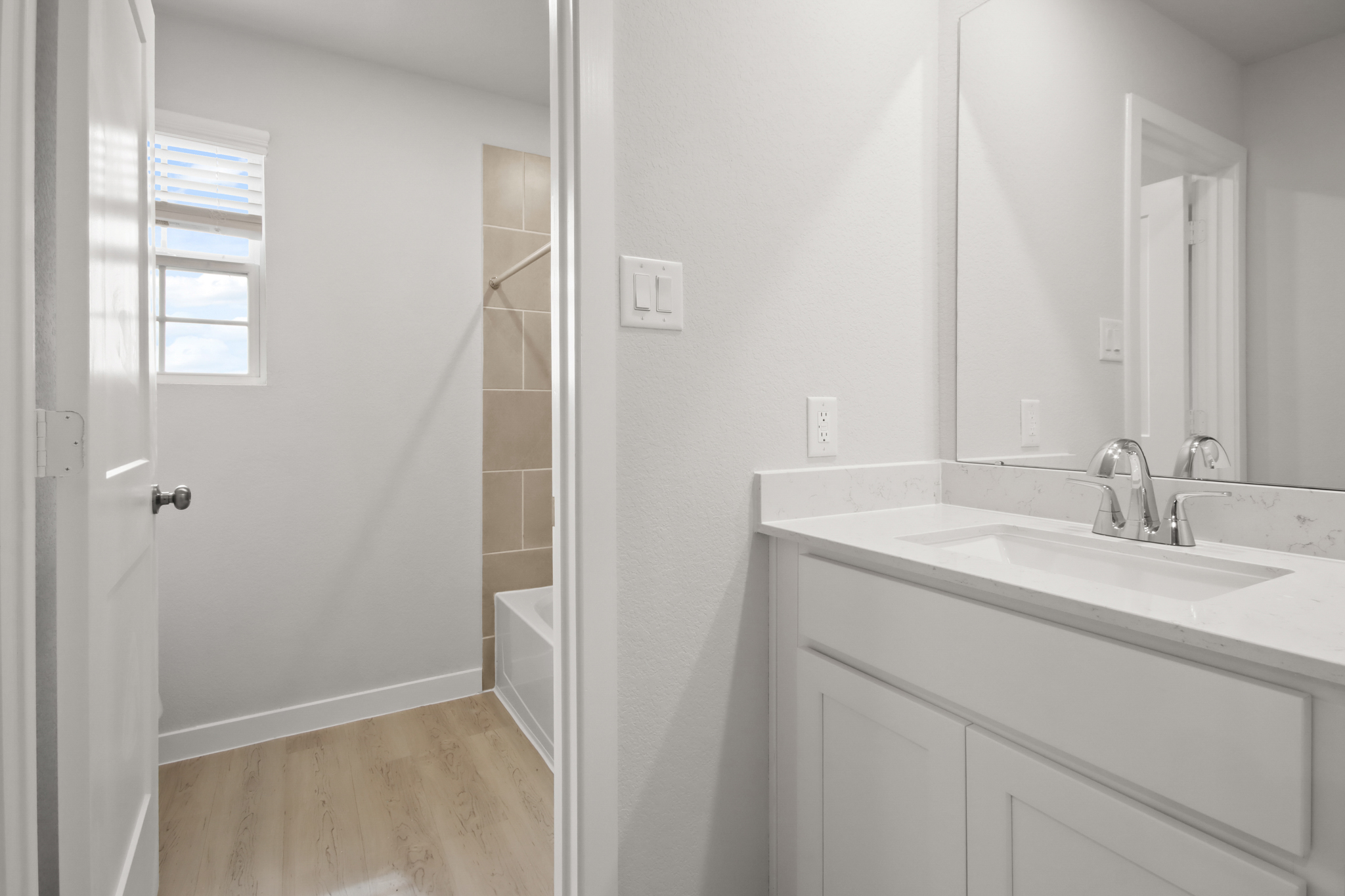 A bathroom with a sink and a mirror.