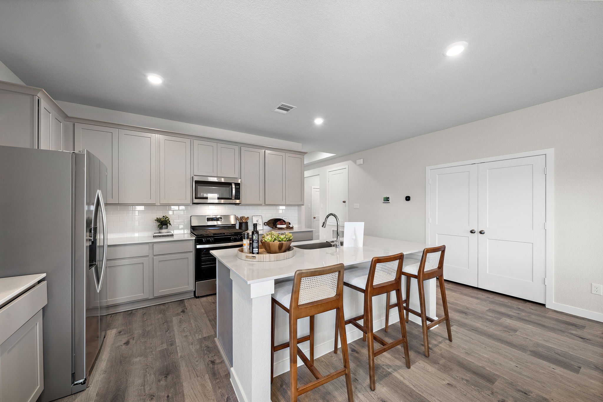 A kitchen with white cabinets.