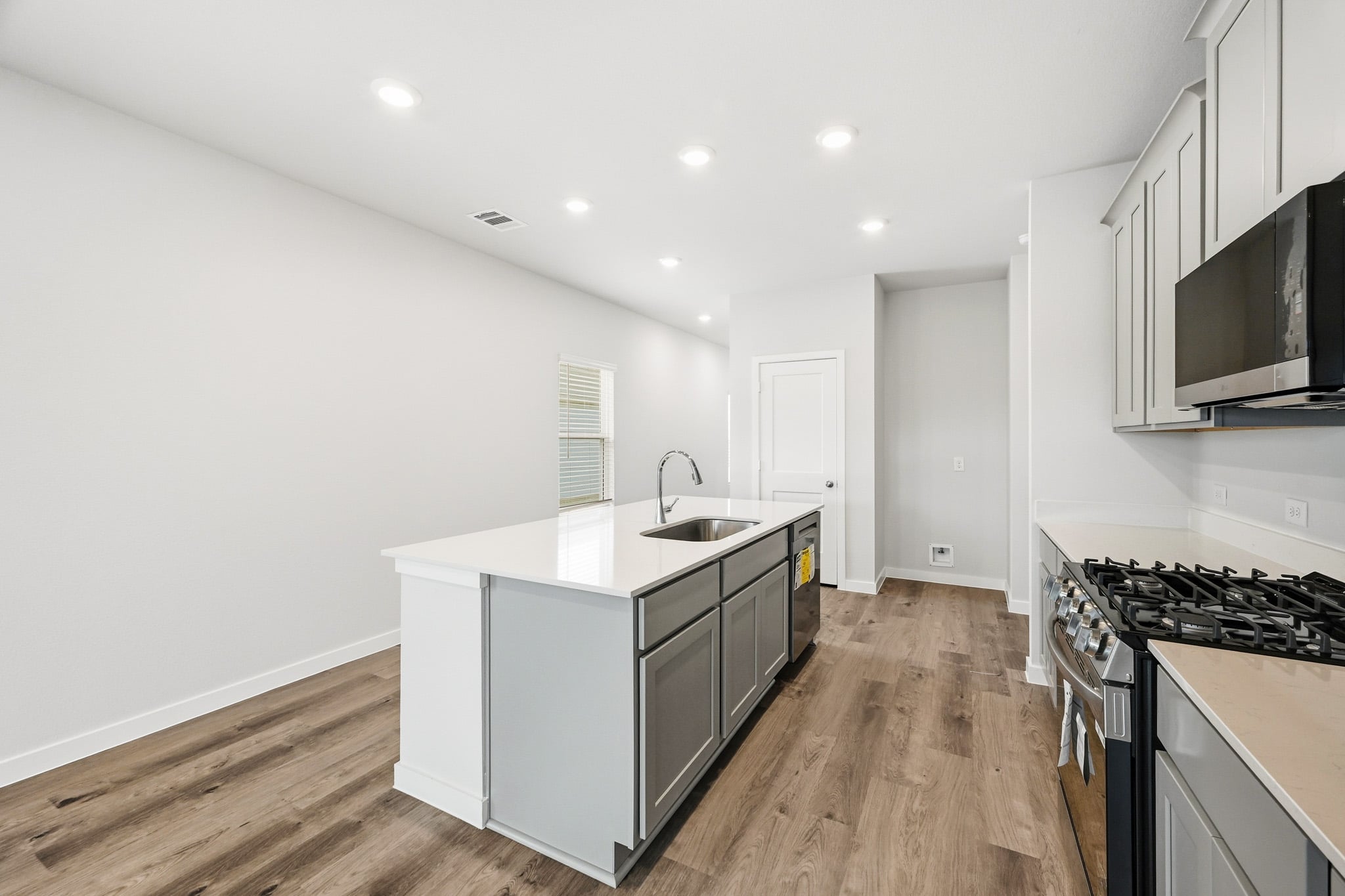 A kitchen with white cabinets.