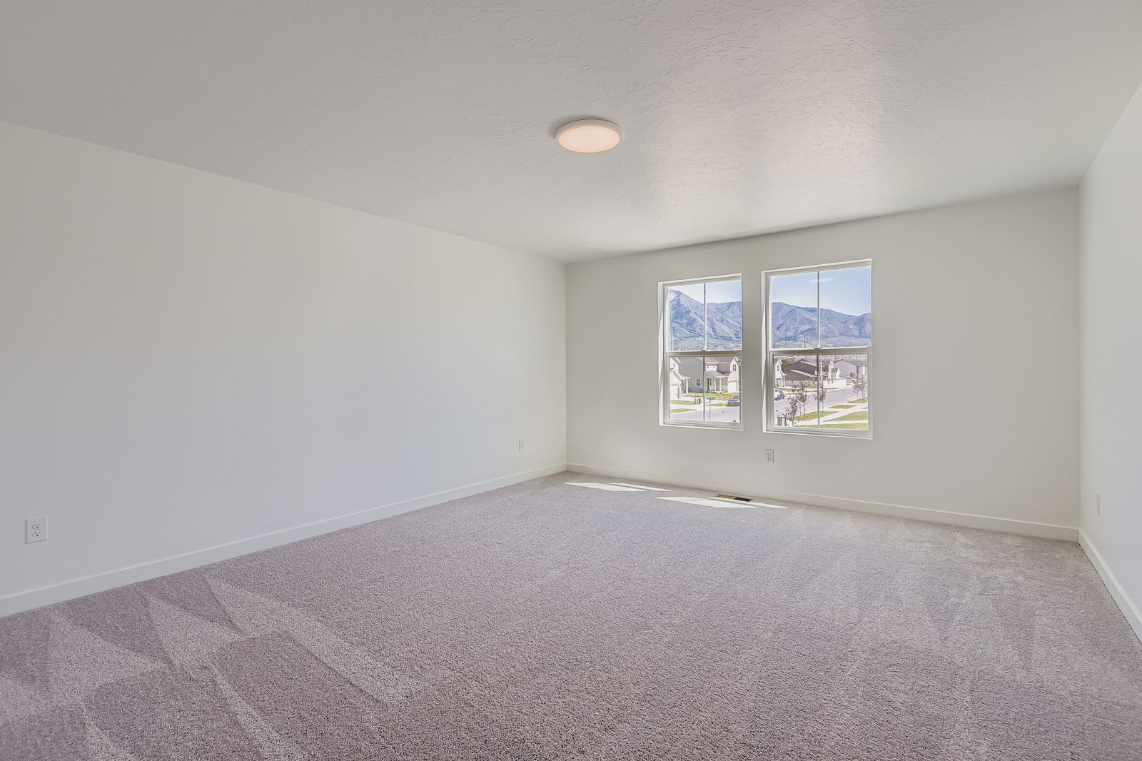 A room with windows.